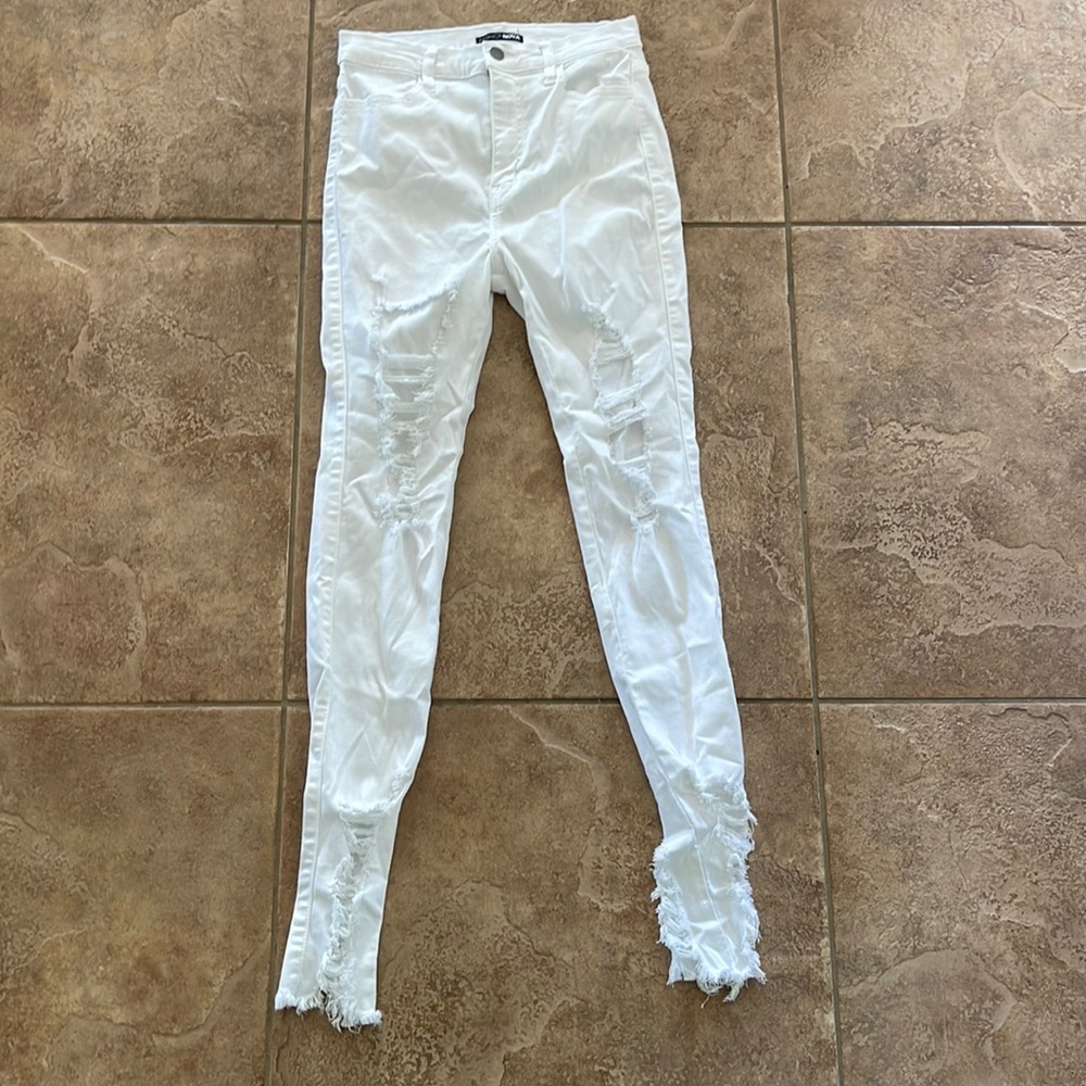 from fashion nova size 5 made of 52% Tencel 36% cotton 10% elasterell 2% spandex